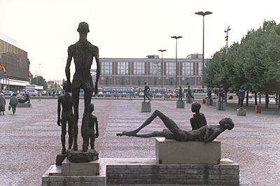 Stehende und liegende Gruppe vor dem Alten Museum, Berlin